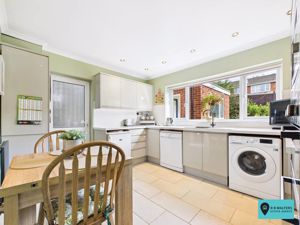 Kitchen/Breakfast Room- click for photo gallery